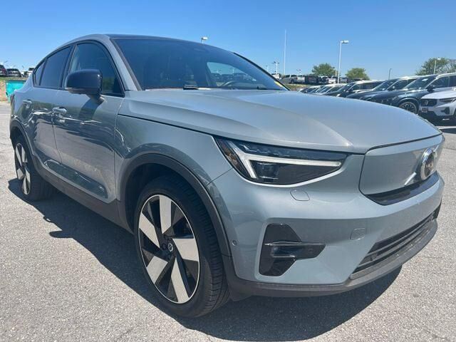 2023 VOLVO C40