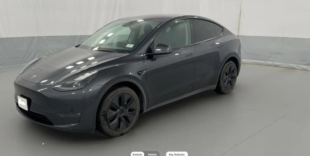 2025 TESLA Model Y