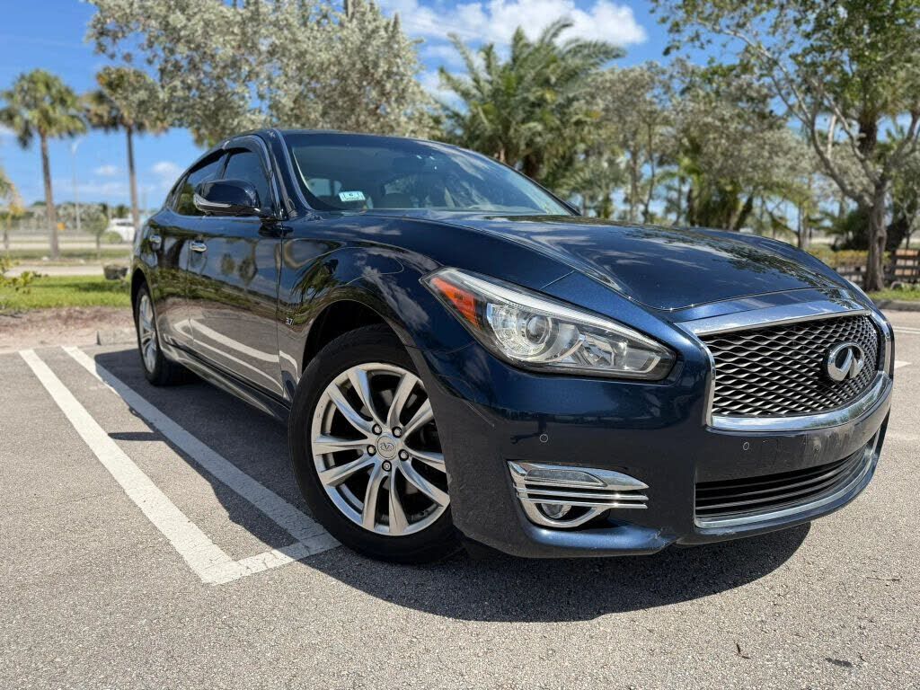 2015 INFINITI Q70