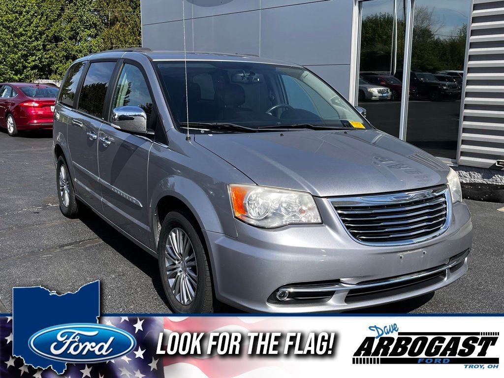 2013 CHRYSLER Town and Country