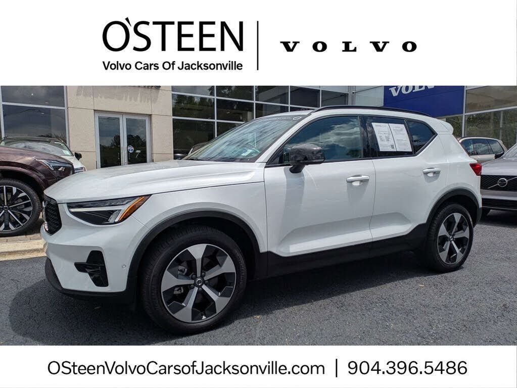 2024 VOLVO XC40