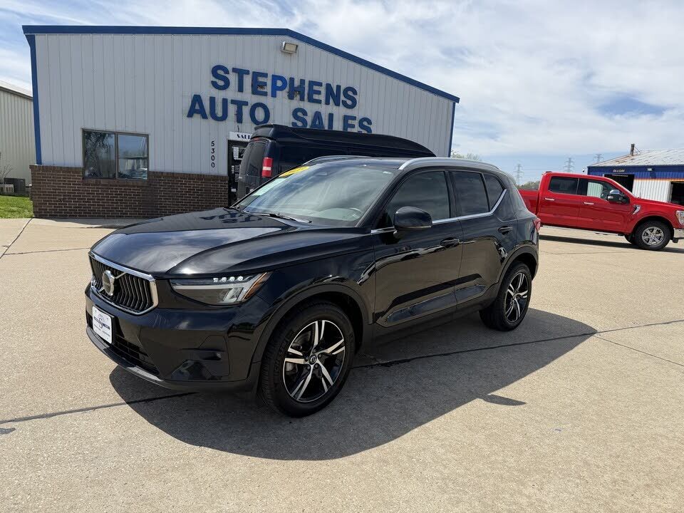2023 VOLVO XC40