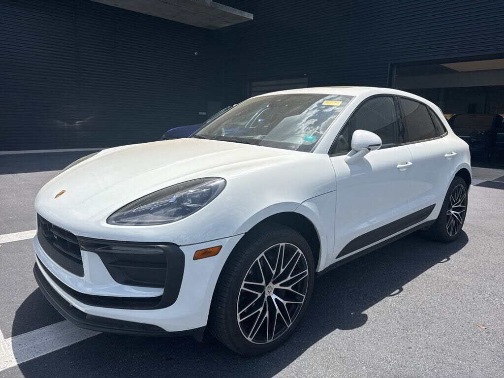 2023 PORSCHE Macan