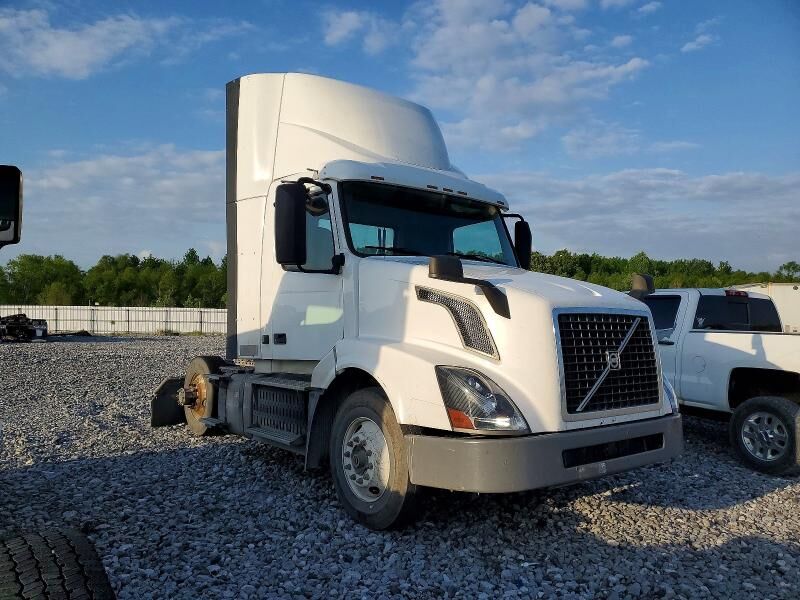 2017 VOLVO TRUCK VNL