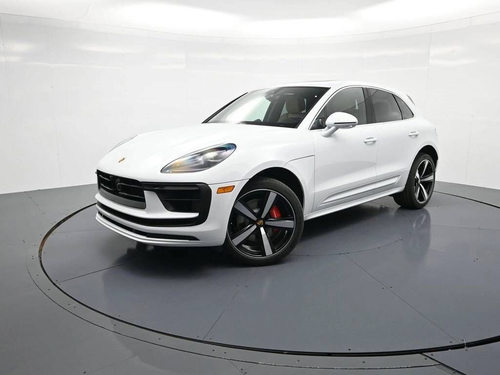 2026 PORSCHE Macan