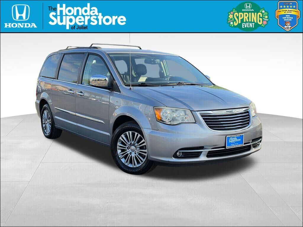 2013 CHRYSLER Town and Country