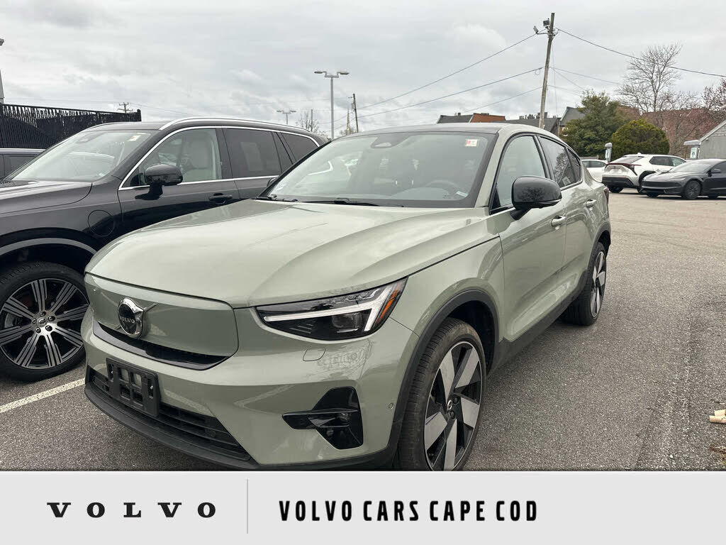 2023 VOLVO C40