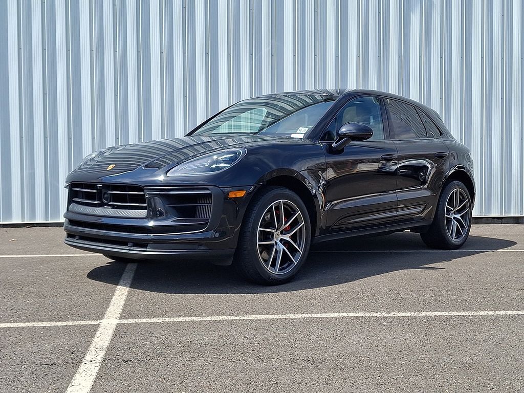 2023 PORSCHE Macan