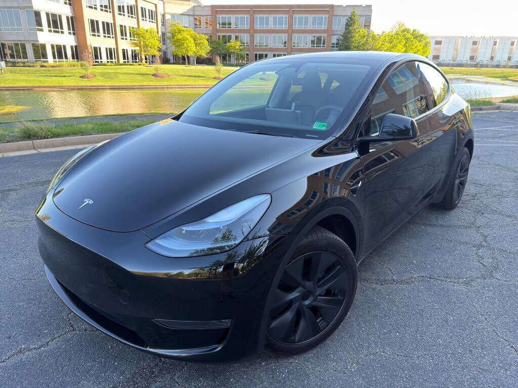 2025 TESLA Model Y