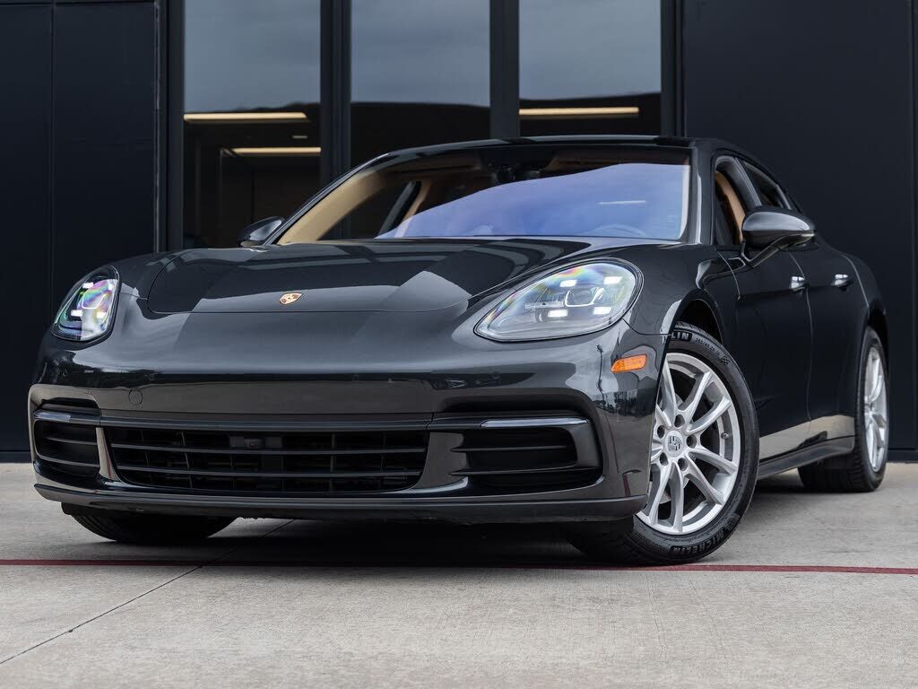 2018 PORSCHE Panamera