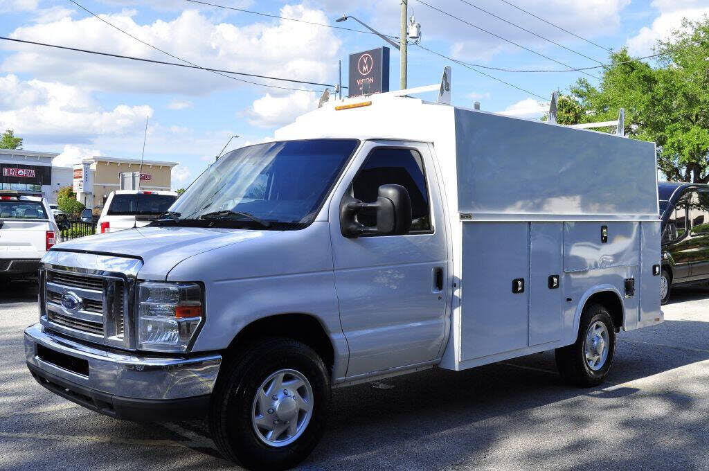 2017 FORD E-350