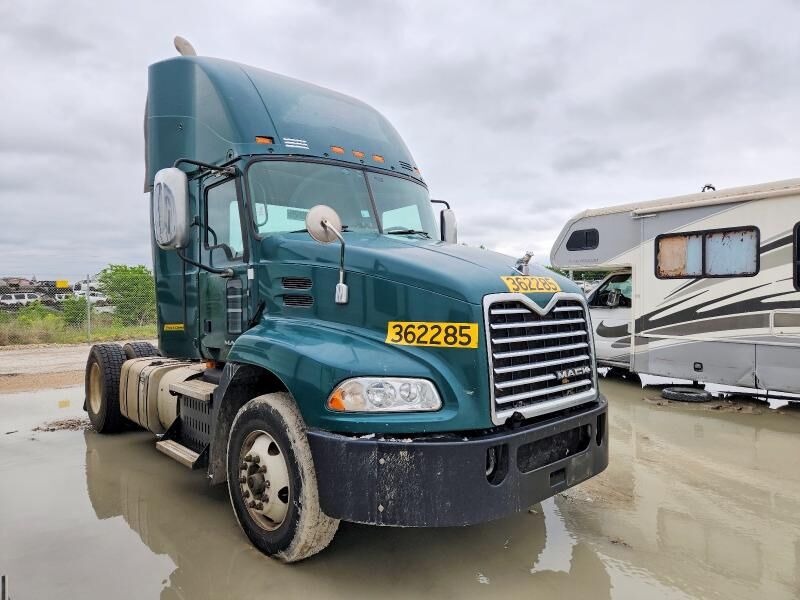 2017 MACK CXU