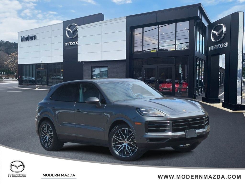 2024 PORSCHE Cayenne