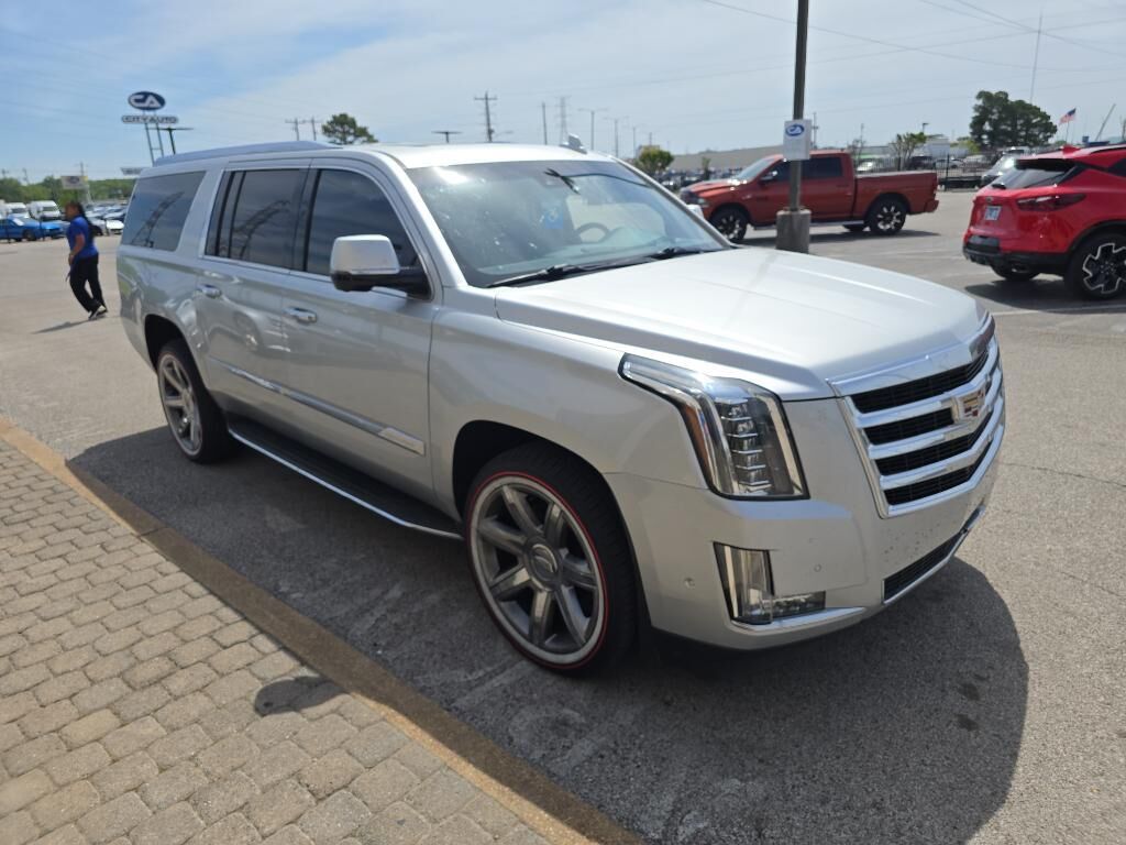 2017 CADILLAC Escalade ESV