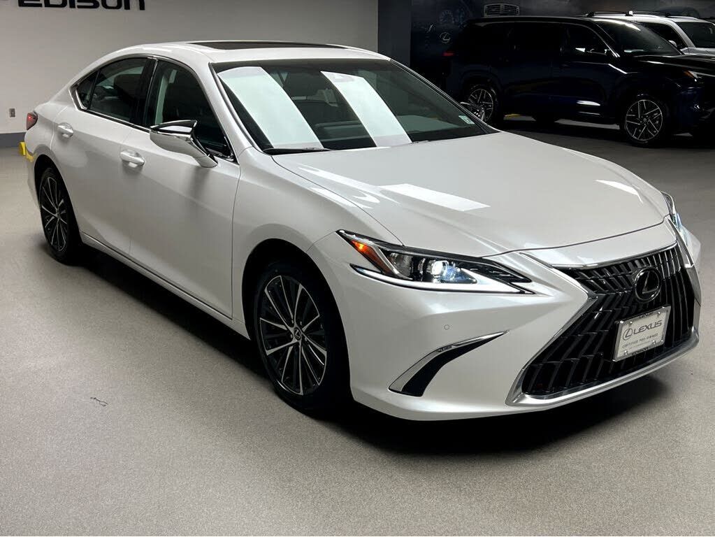 2024 LEXUS ES