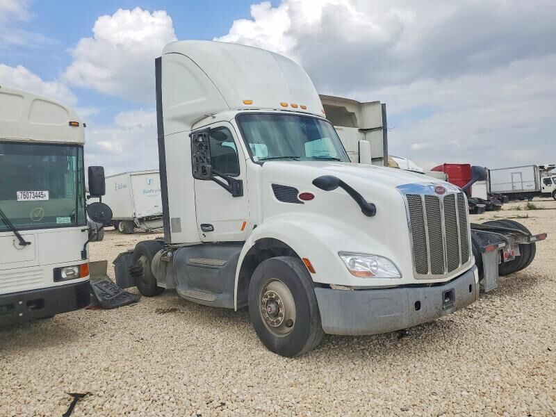 2017 PETERBILT 579
