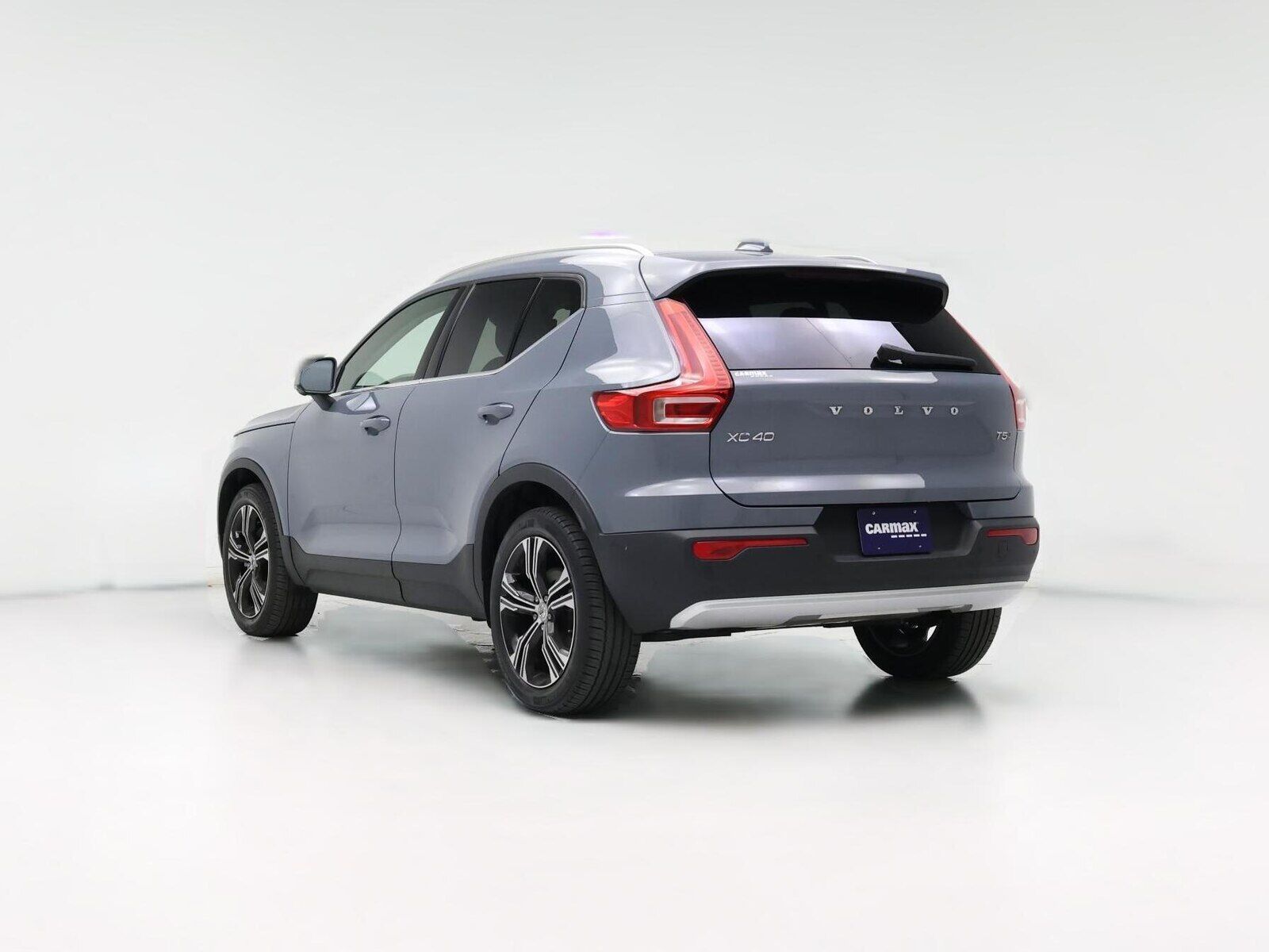 2022 VOLVO XC40