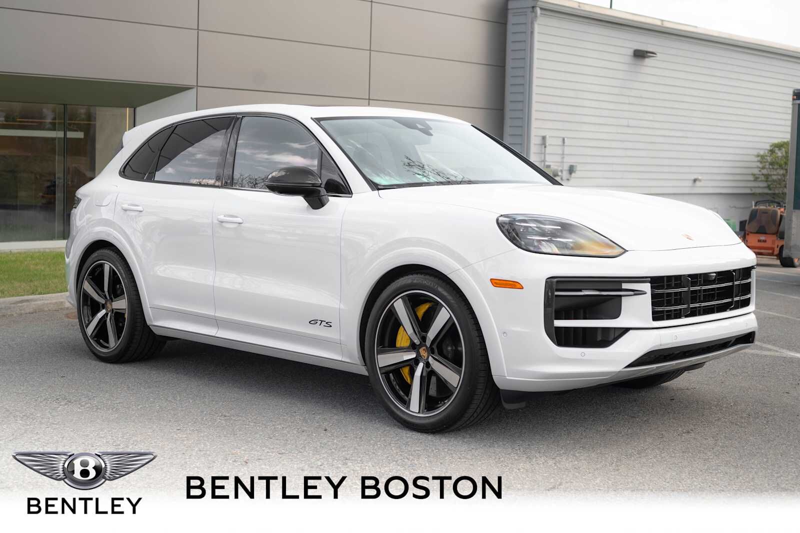 2025 PORSCHE Cayenne