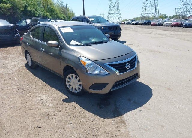 2015 NISSAN Versa