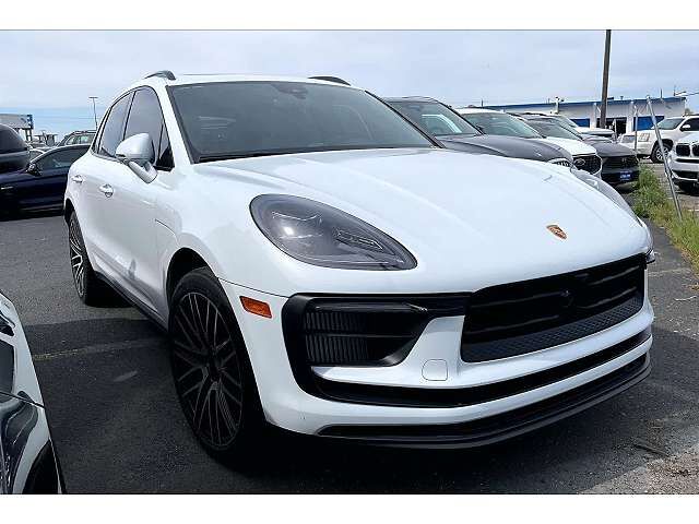 2024 PORSCHE Macan