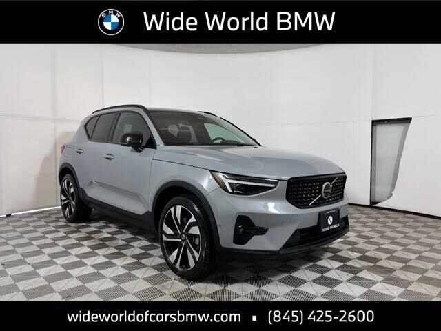 2024 VOLVO XC40
