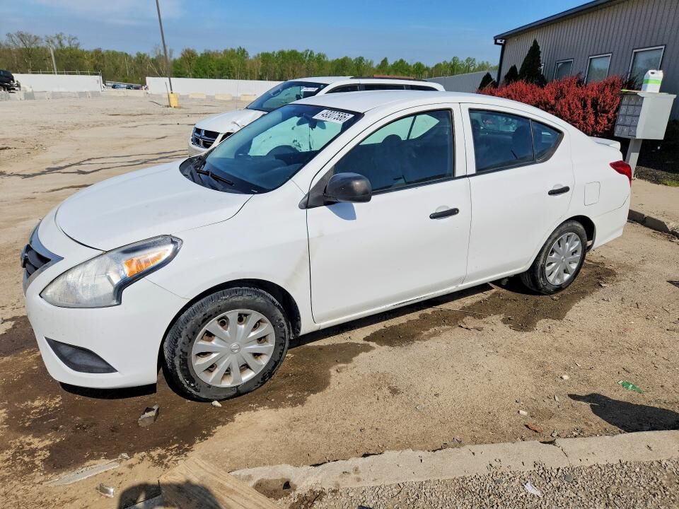 2015 NISSAN Versa