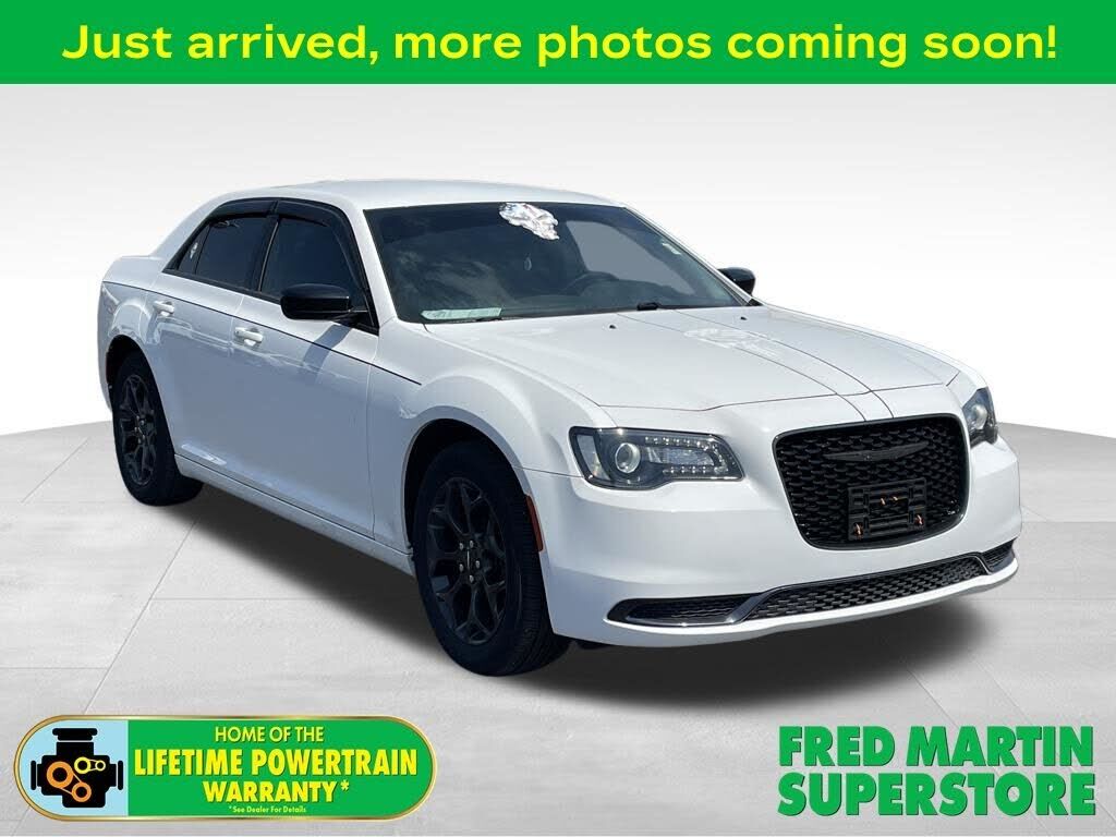2019 CHRYSLER 300