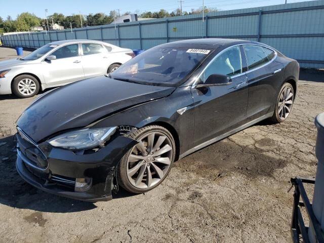 2015 TESLA Model S