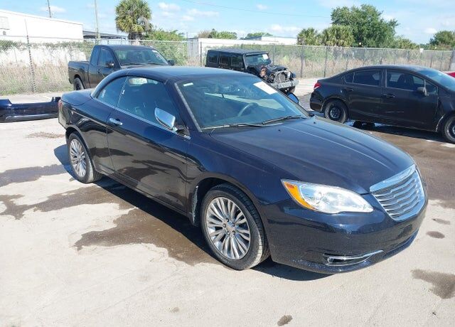 2011 CHRYSLER 200