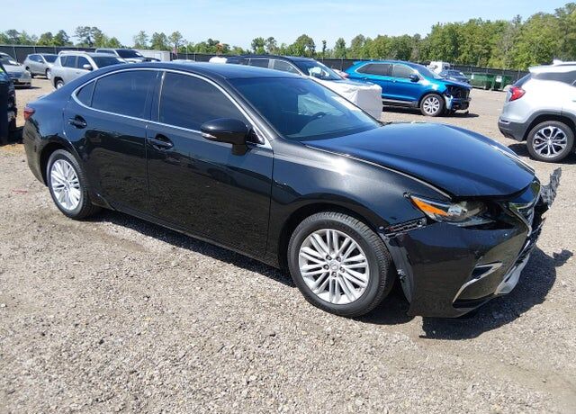 2017 LEXUS ES