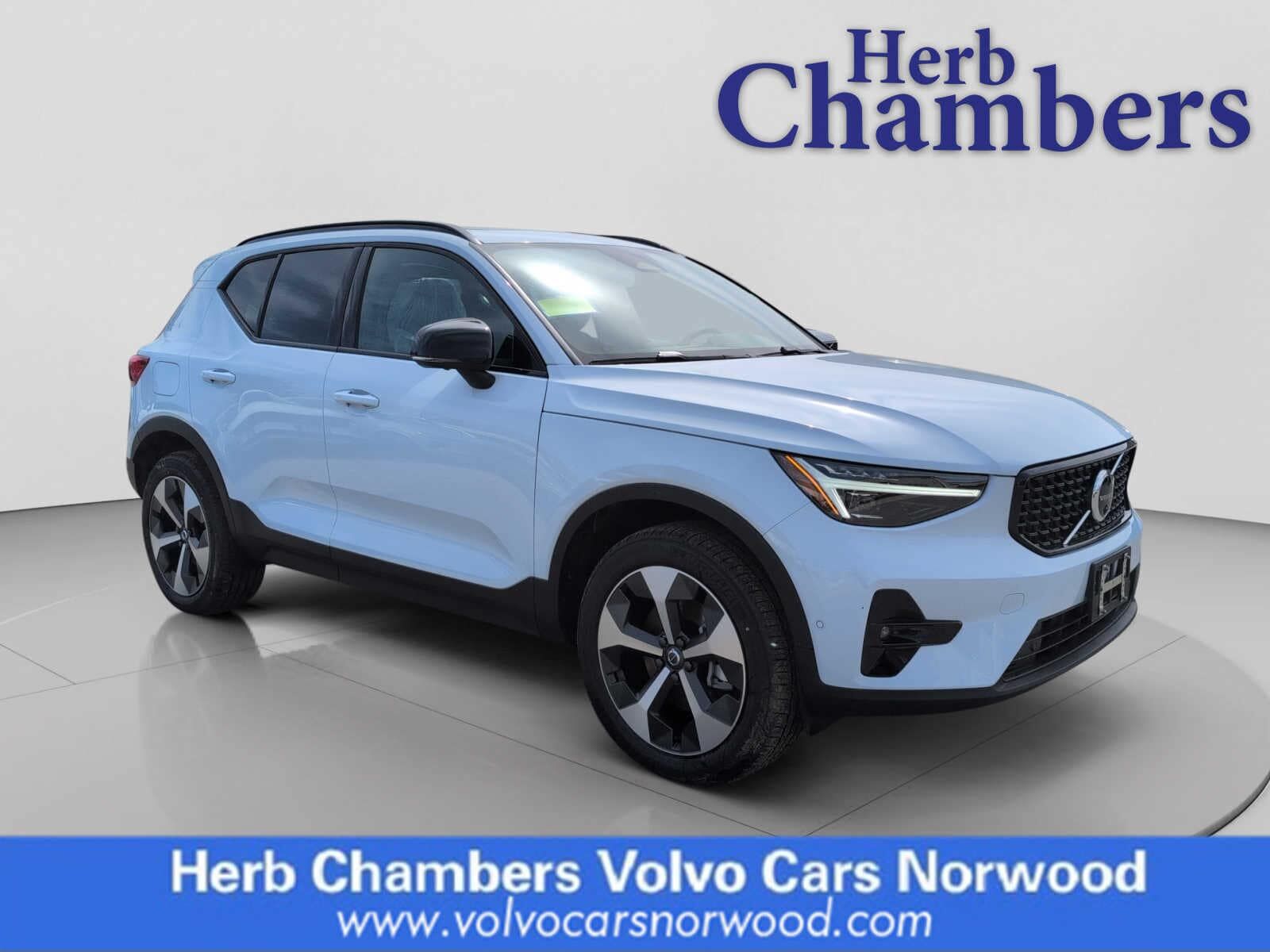 2026 VOLVO XC40