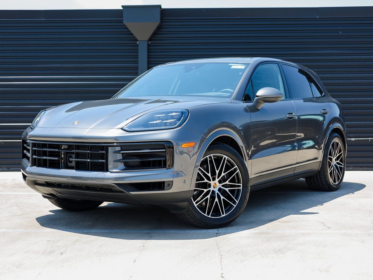 2025 PORSCHE Cayenne