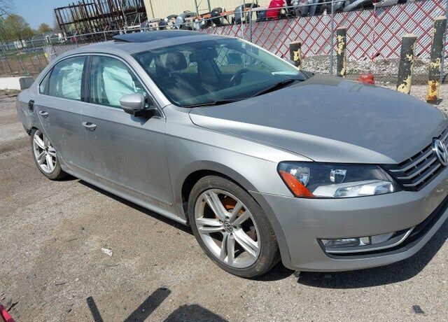 2013 VOLKSWAGEN Passat