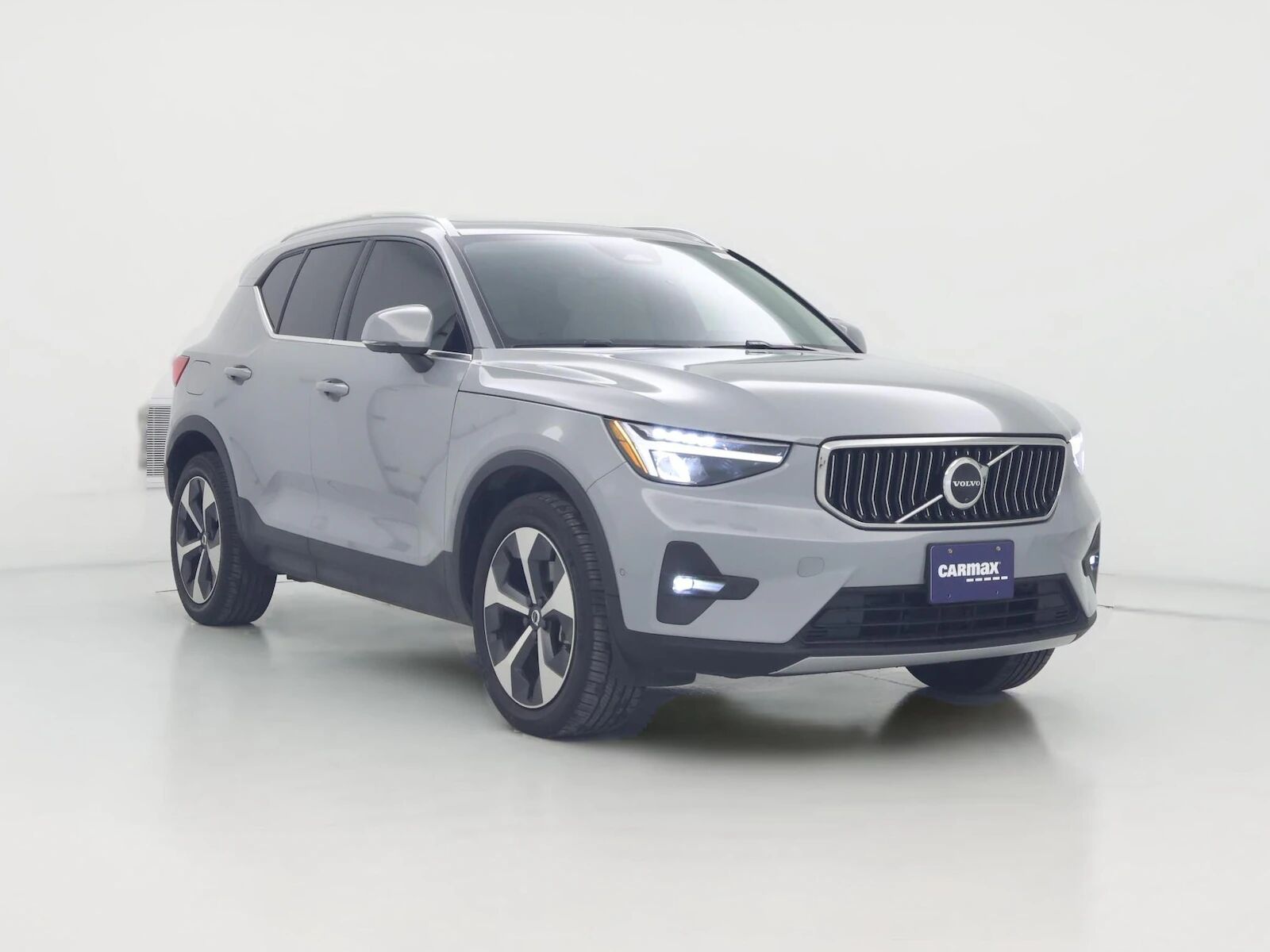 2024 VOLVO XC40