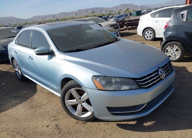 2013 VOLKSWAGEN Passat