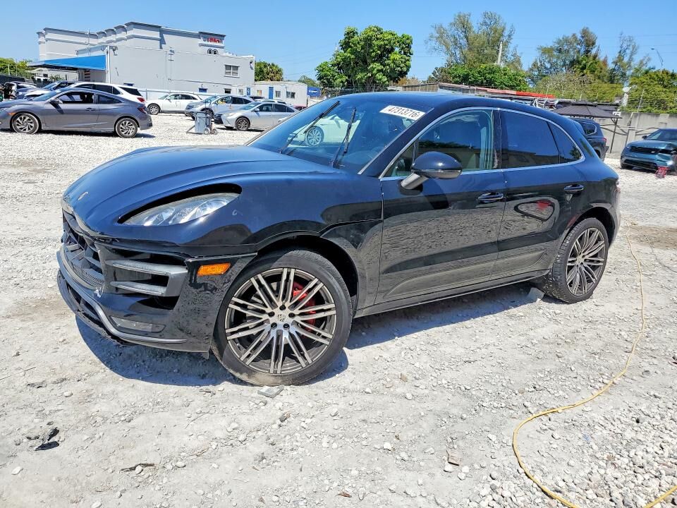 2017 PORSCHE Macan