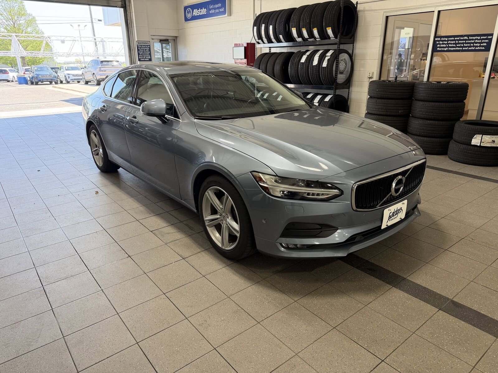 2017 VOLVO S90