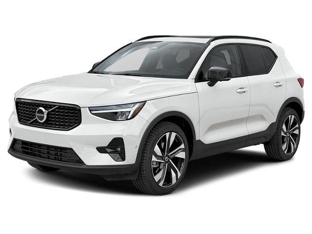 2026 VOLVO XC40