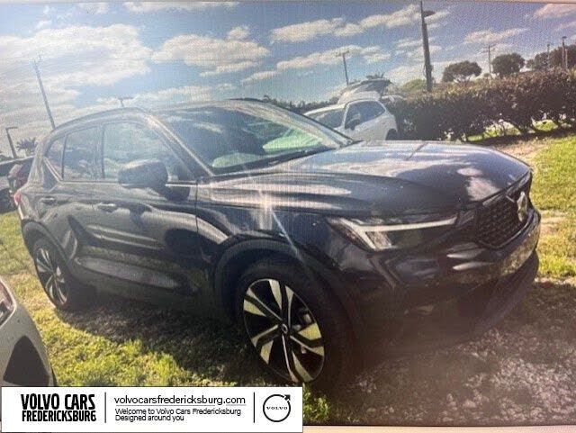 2023 VOLVO XC40
