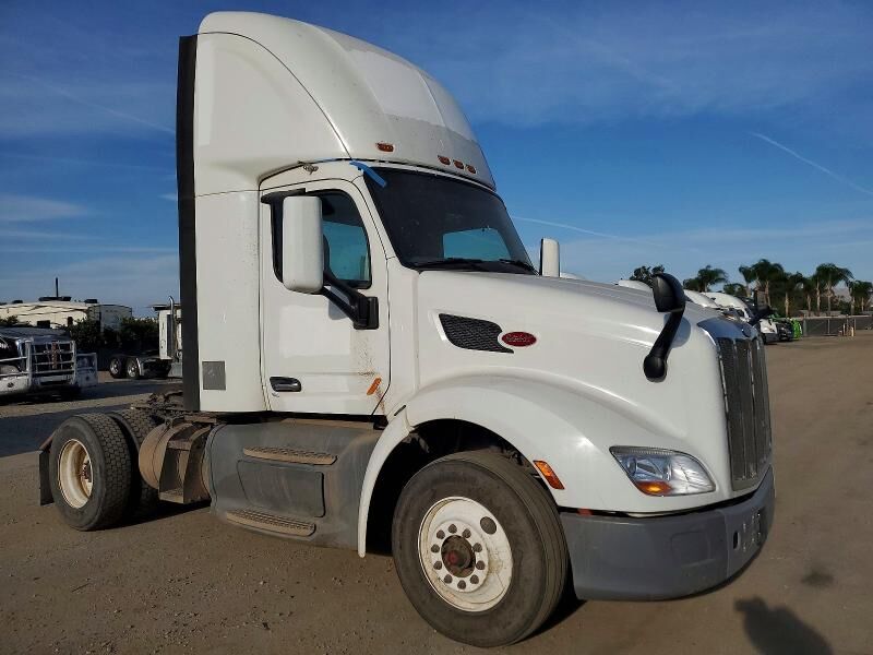 2017 PETERBILT 579