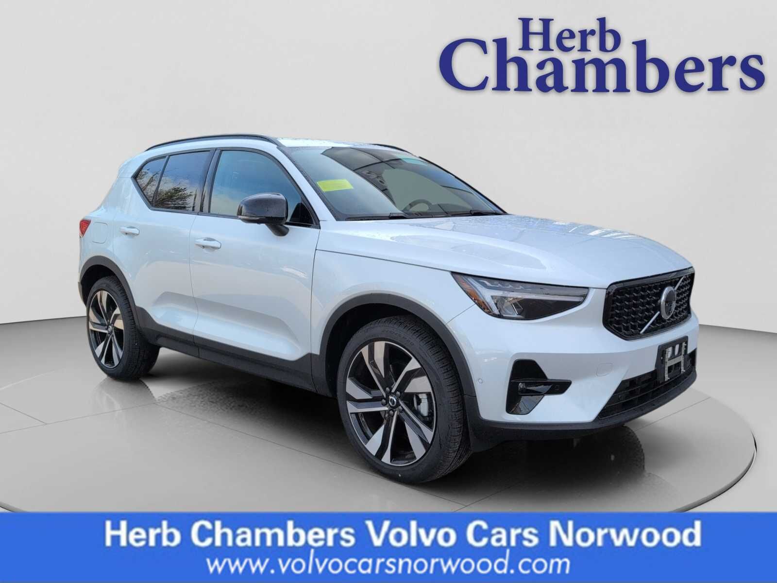 2026 VOLVO XC40