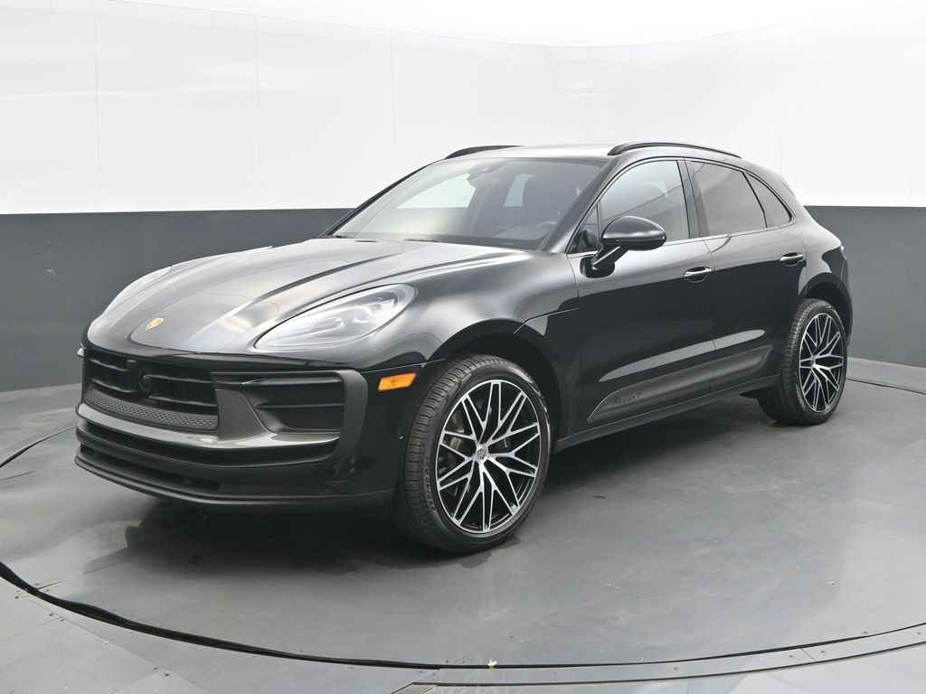 2024 PORSCHE Macan