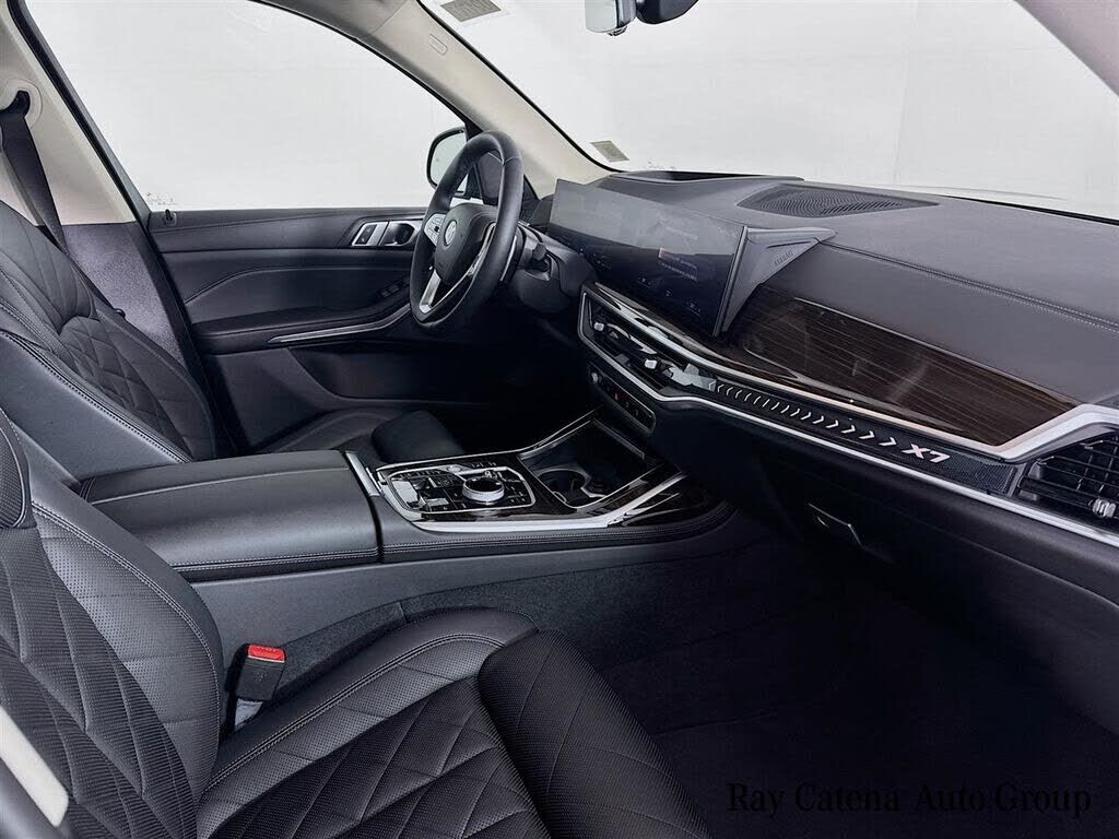 2023 BMW X7