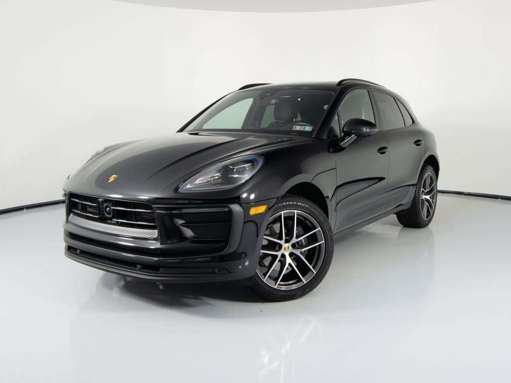 2026 PORSCHE Macan