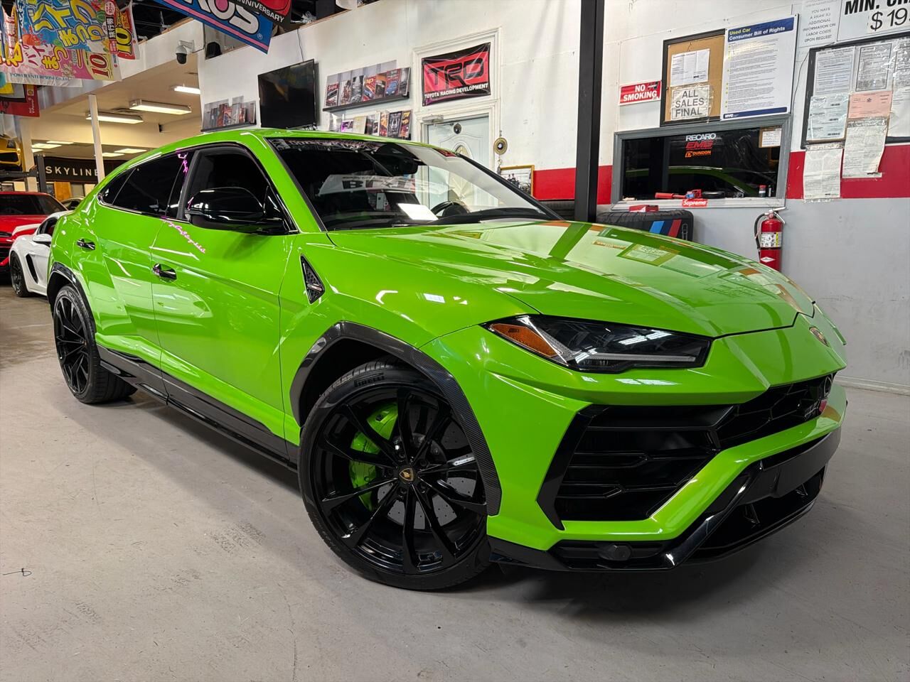 2022 LAMBORGHINI URUS