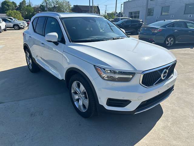 2019 VOLVO XC40
