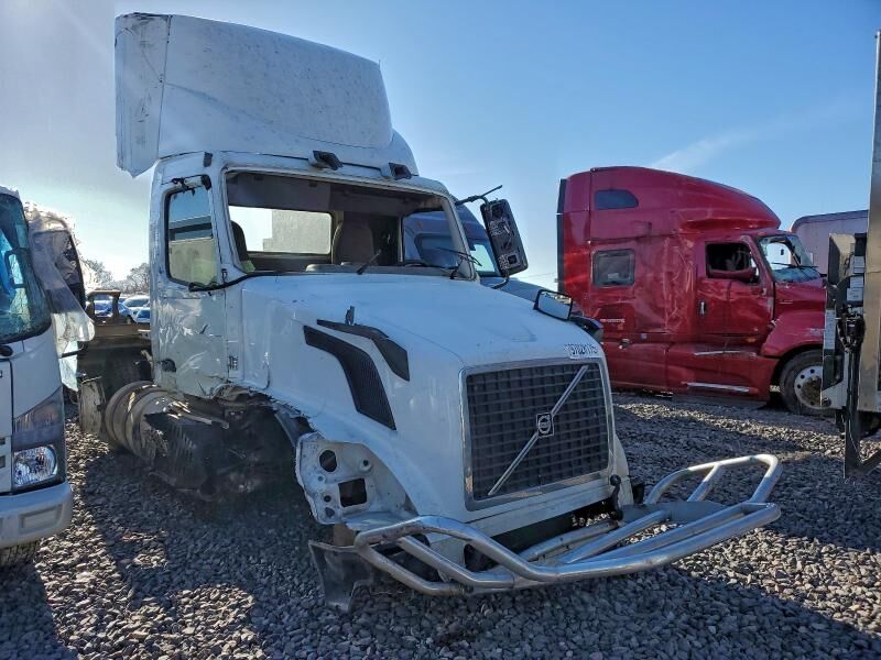 2017 VOLVO TRUCK VNL