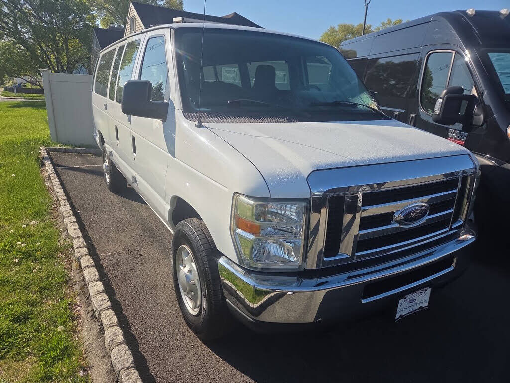 2011 FORD E-350