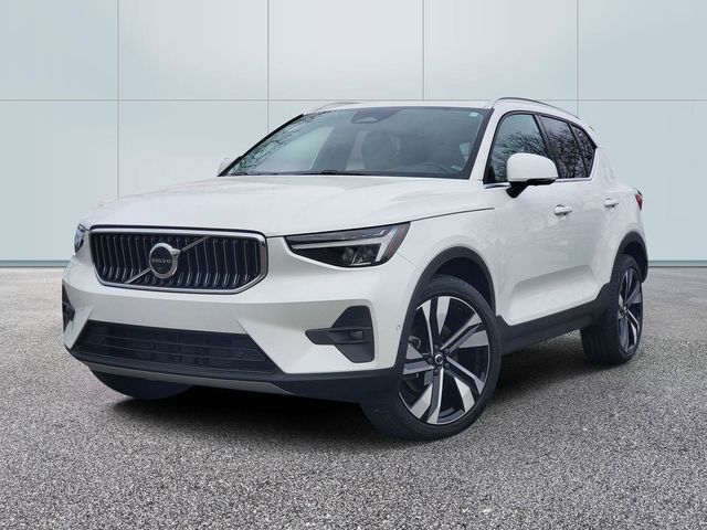 2023 VOLVO XC40