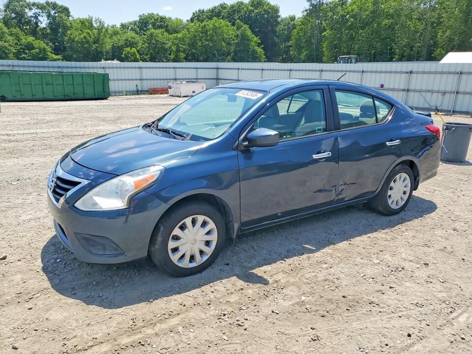 2015 NISSAN Versa